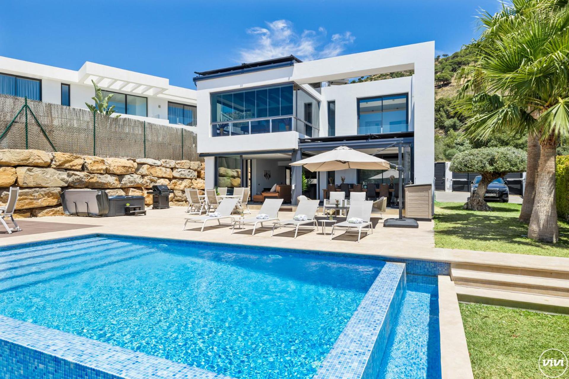 Vivi Homes -villa Yara Pool, Hot Tub, Sauna, & Garden Villa Mijas
